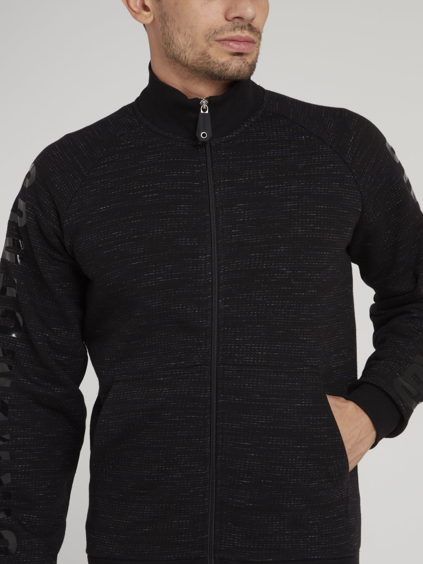 Черный спортивный костюм с логотипом