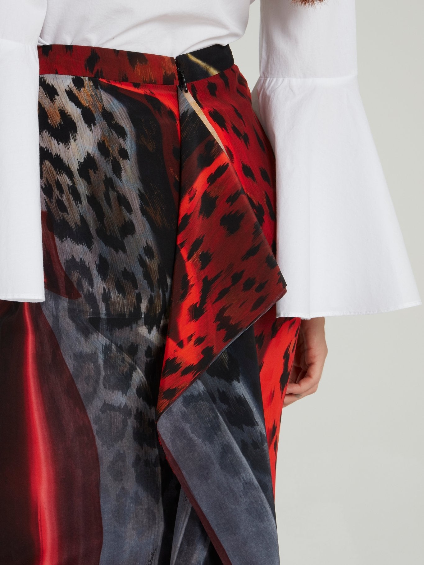 Юбка с завышенной талией и абстрактным рисунком