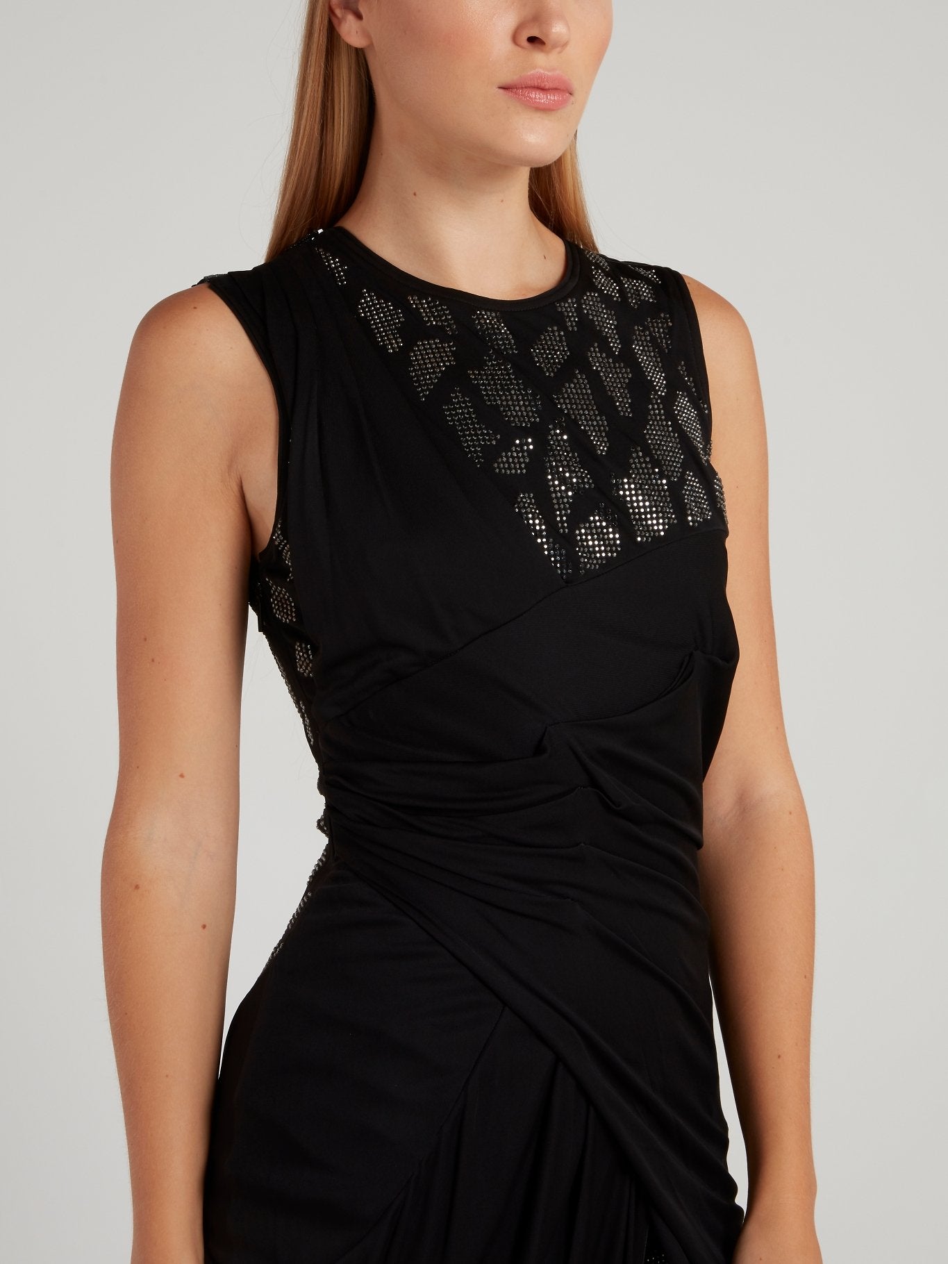 Черное платье-макси с разрезом до бедра