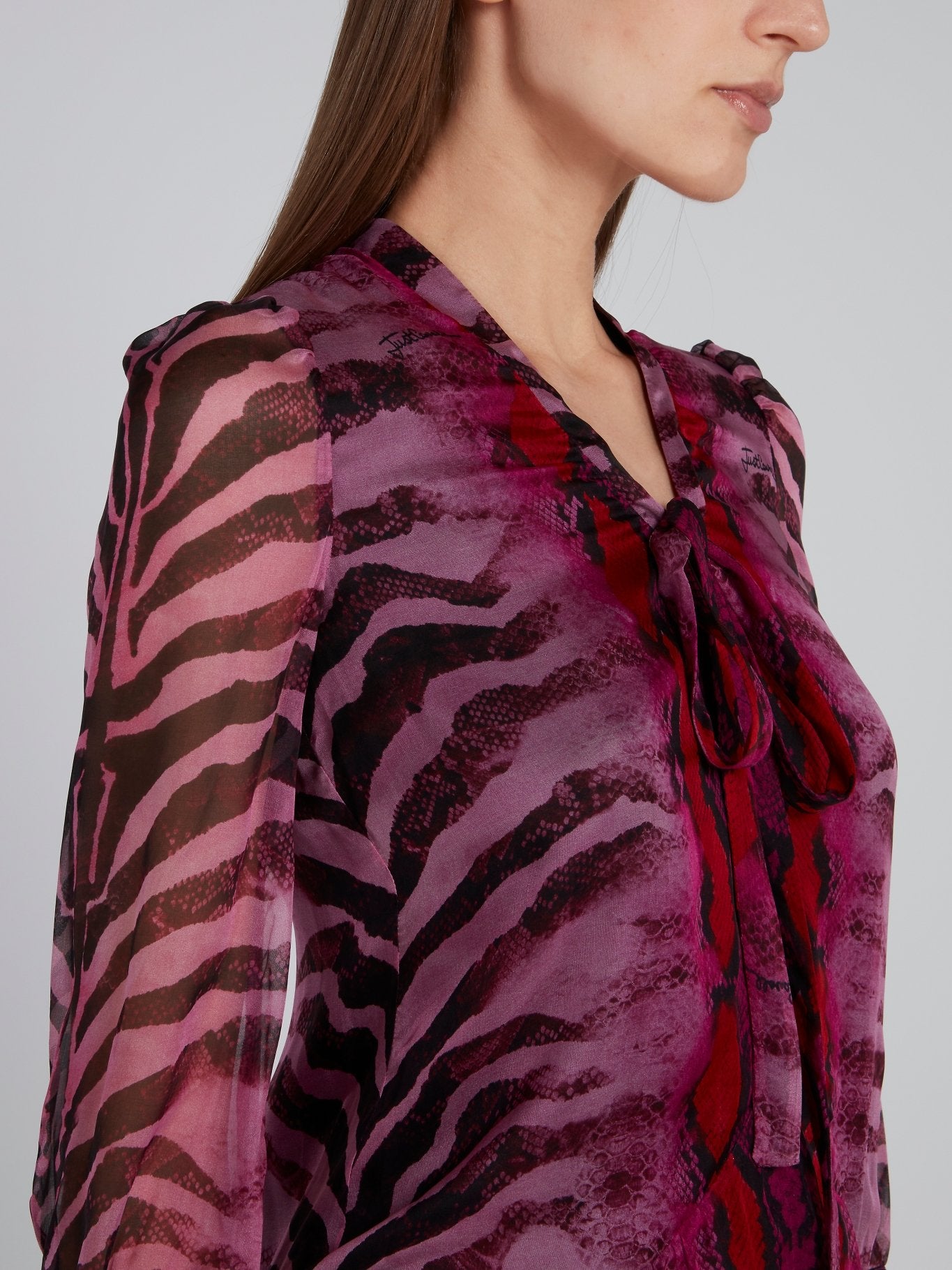 Фиолетовое шелковое платье с анималистическим принтом