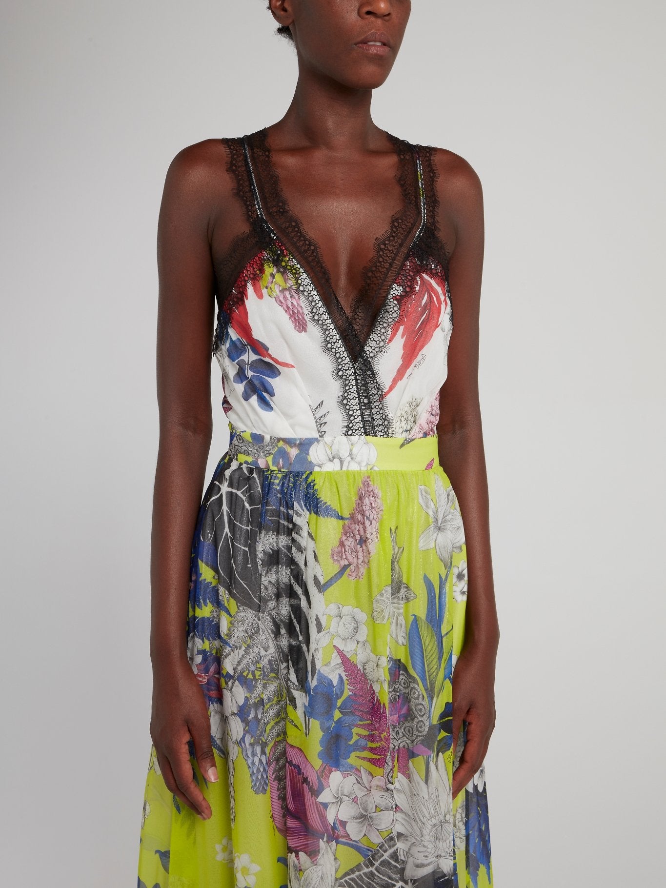 Зеленое платье-макси с тропическим принтом и кружевным краем