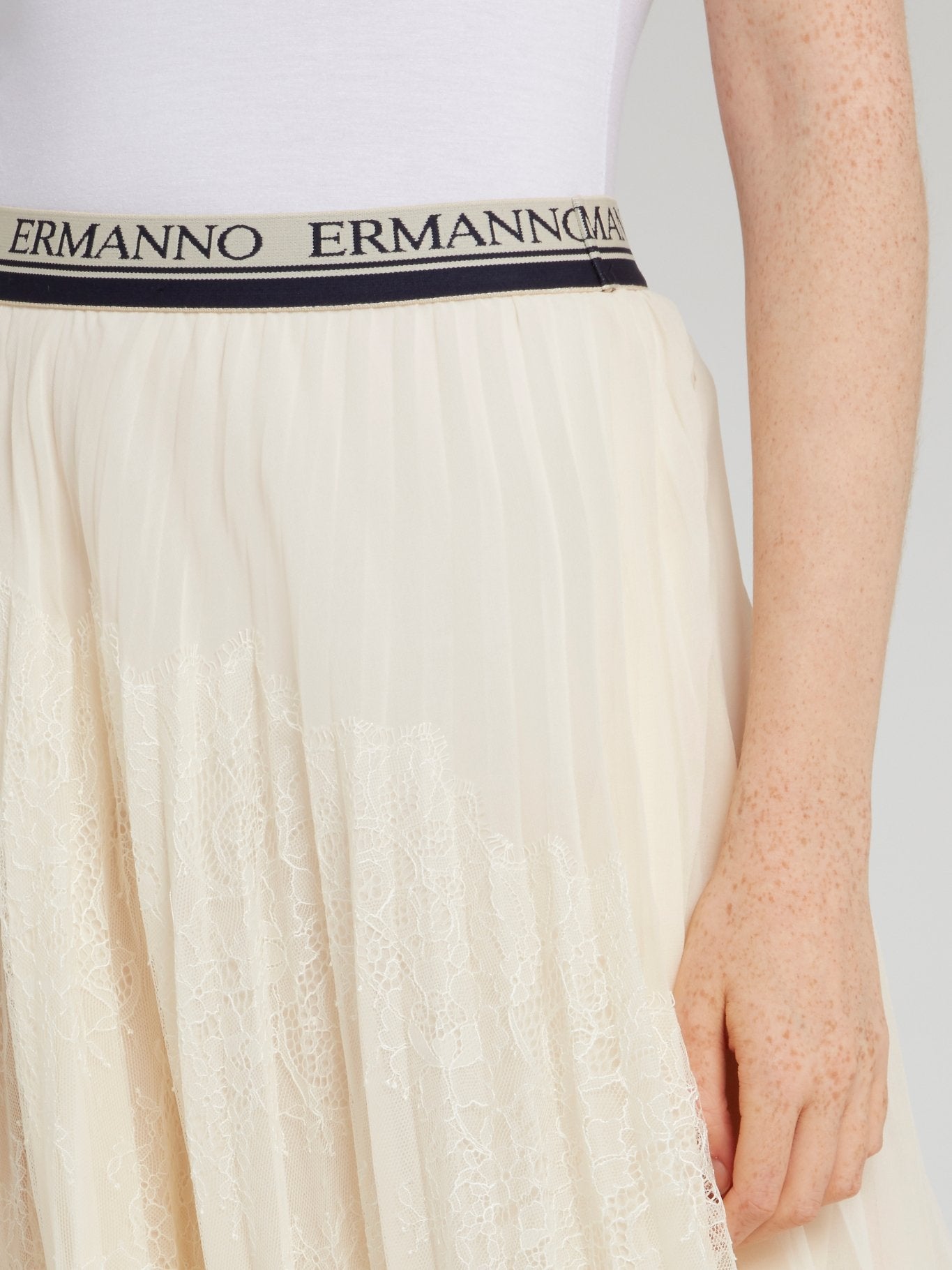 Плиссированная юбка-миди с логотипом на поясе