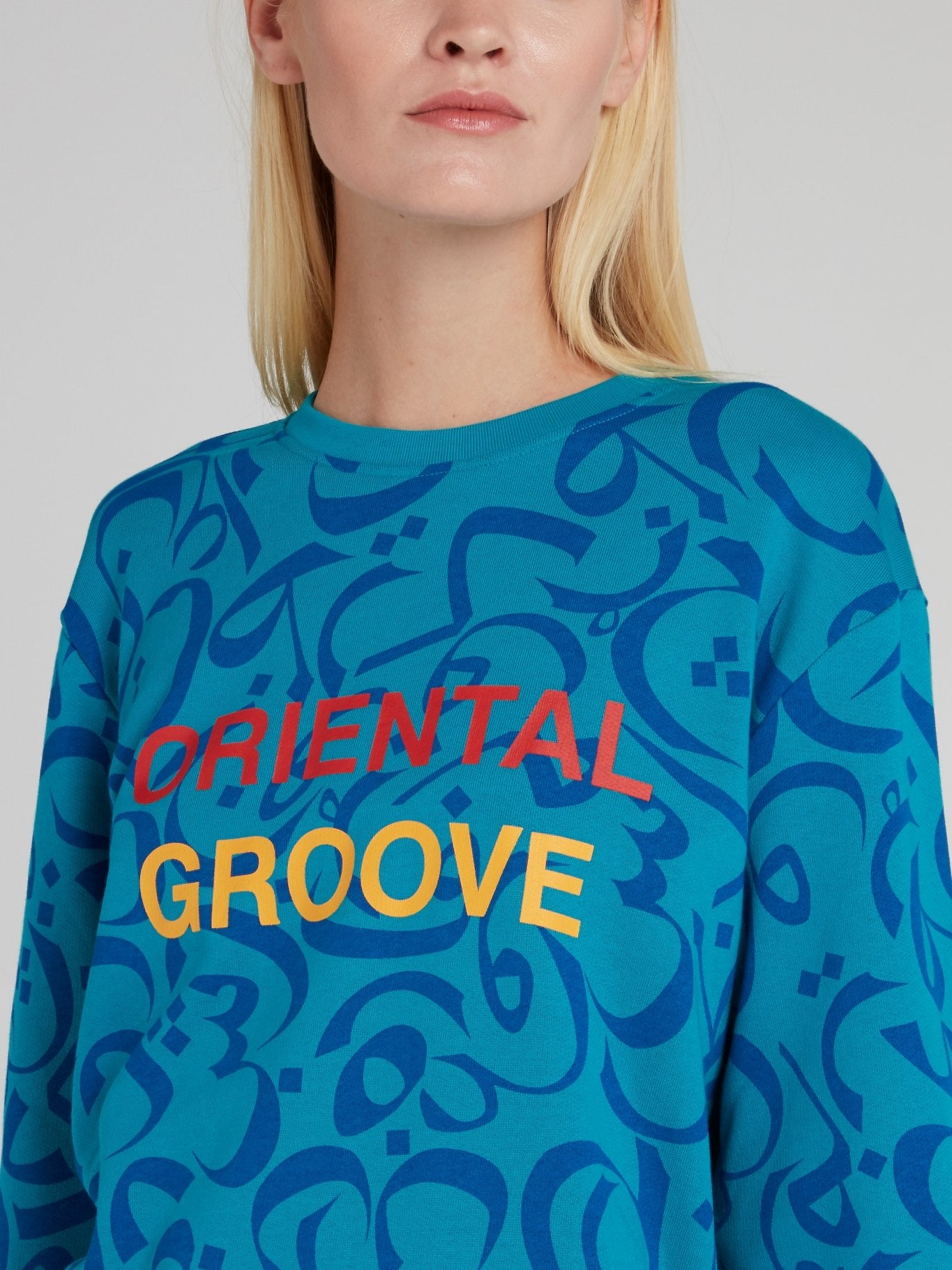 Синий свитшот с принтом "каллиграфия"