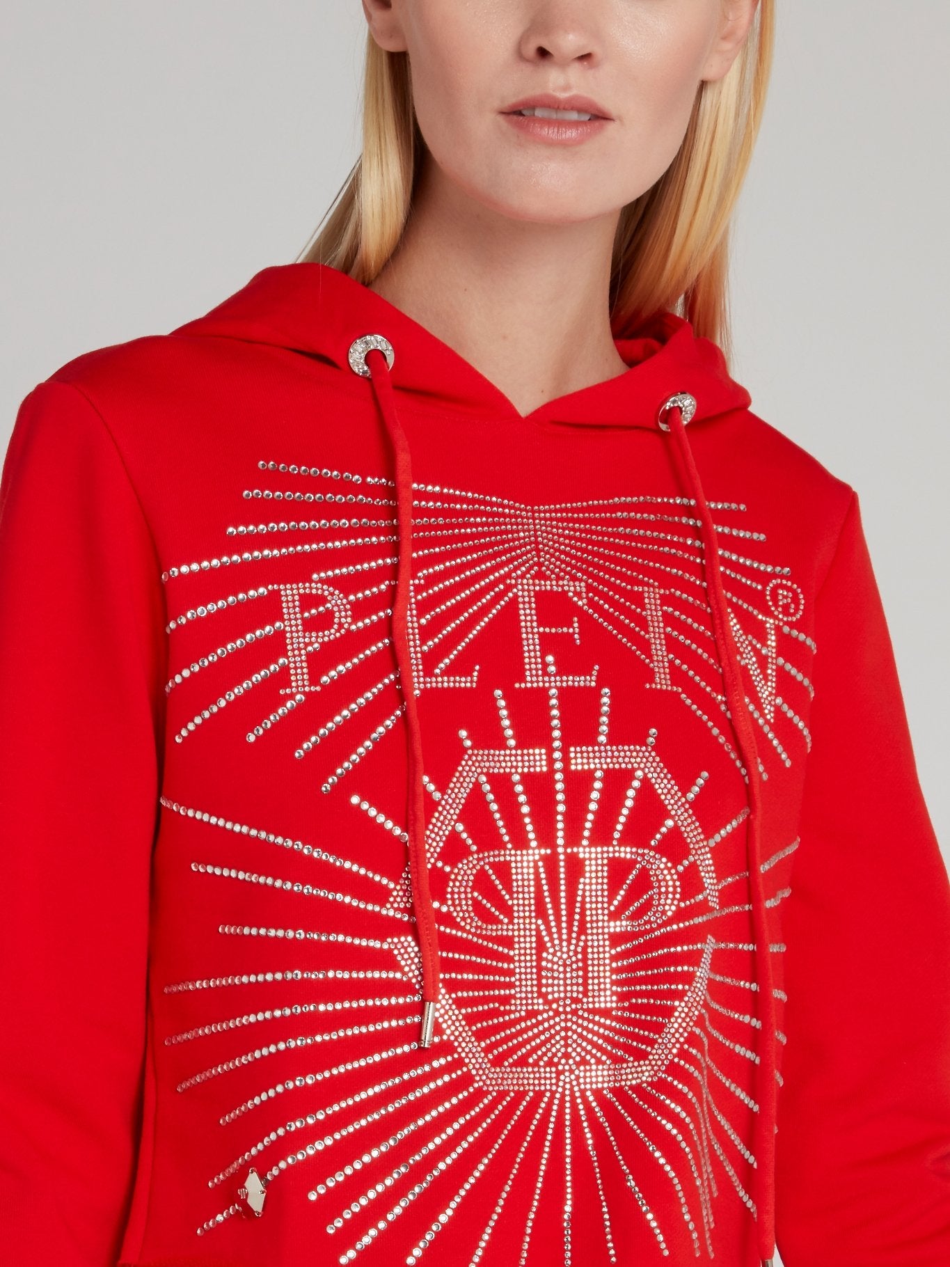 Красная укороченная спортивная куртка со стразами