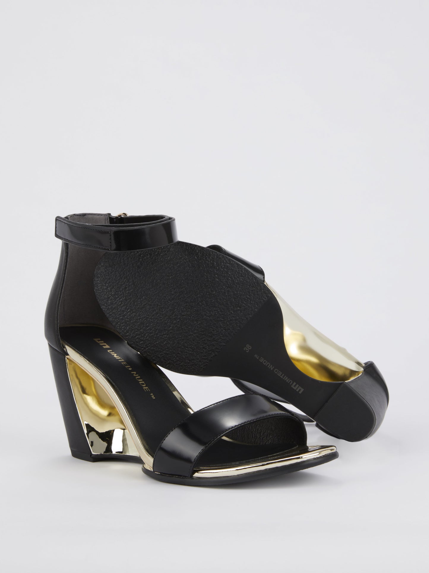 Кожаные босоножки с ремешком вокруг щиколотки Bella