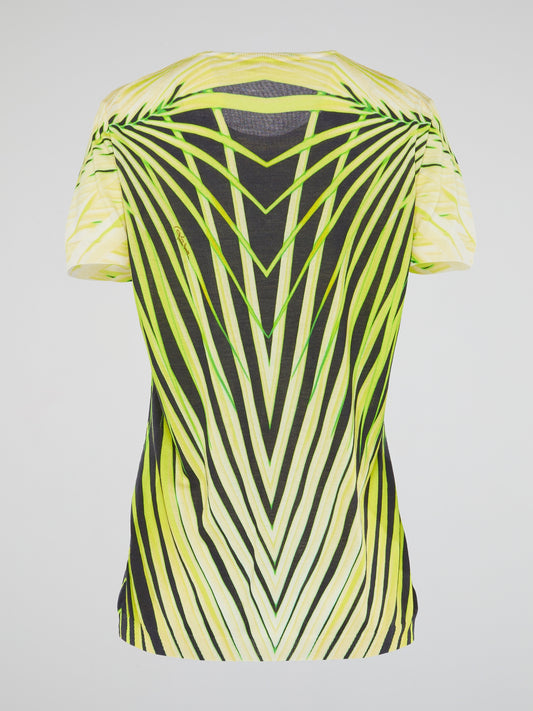 Embrace your inner fashionista with this stunning Geometric Print Knitted Top by Roberto Cavalli. This piece effortlessly combines bold patterns with luxurious fabric, making it a standout addition to any wardrobe. Stand out from the crowd and turn heads wherever you go in this chic and stylish top.