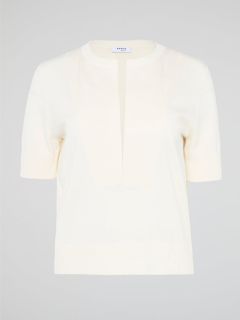 Introducing the Beige Ribbed Trim Top by Akris Punto, the epitome of effortless elegance. Crafted with meticulous attention to detail, this chic top features a contemporary ribbed trim that adds texture and sophistication to any outfit. Its versatile beige hue creates a timeless and versatile piece that seamlessly transitions from day to night, making it the perfect addition to your wardrobe.