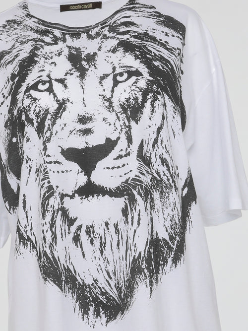 Unleash your wild side with the Lion Print Oversized T-Shirt from Roberto Cavalli. Crafted with finesse and a hint of rebelliousness, this standout piece features a majestic roaring lion, symbolizing strength and charisma. Embrace its bold design and effortlessly make a statement in the fashion jungle.