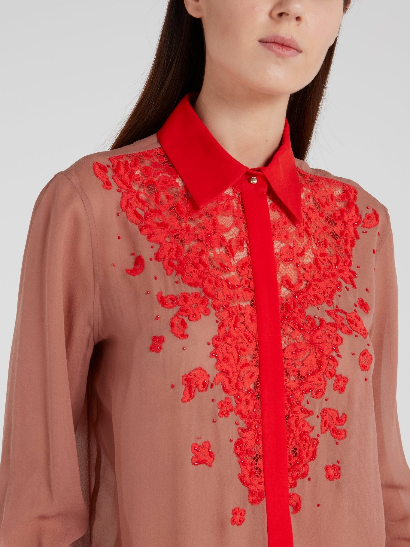 Красная блузка с кружевом и принтом пейсли