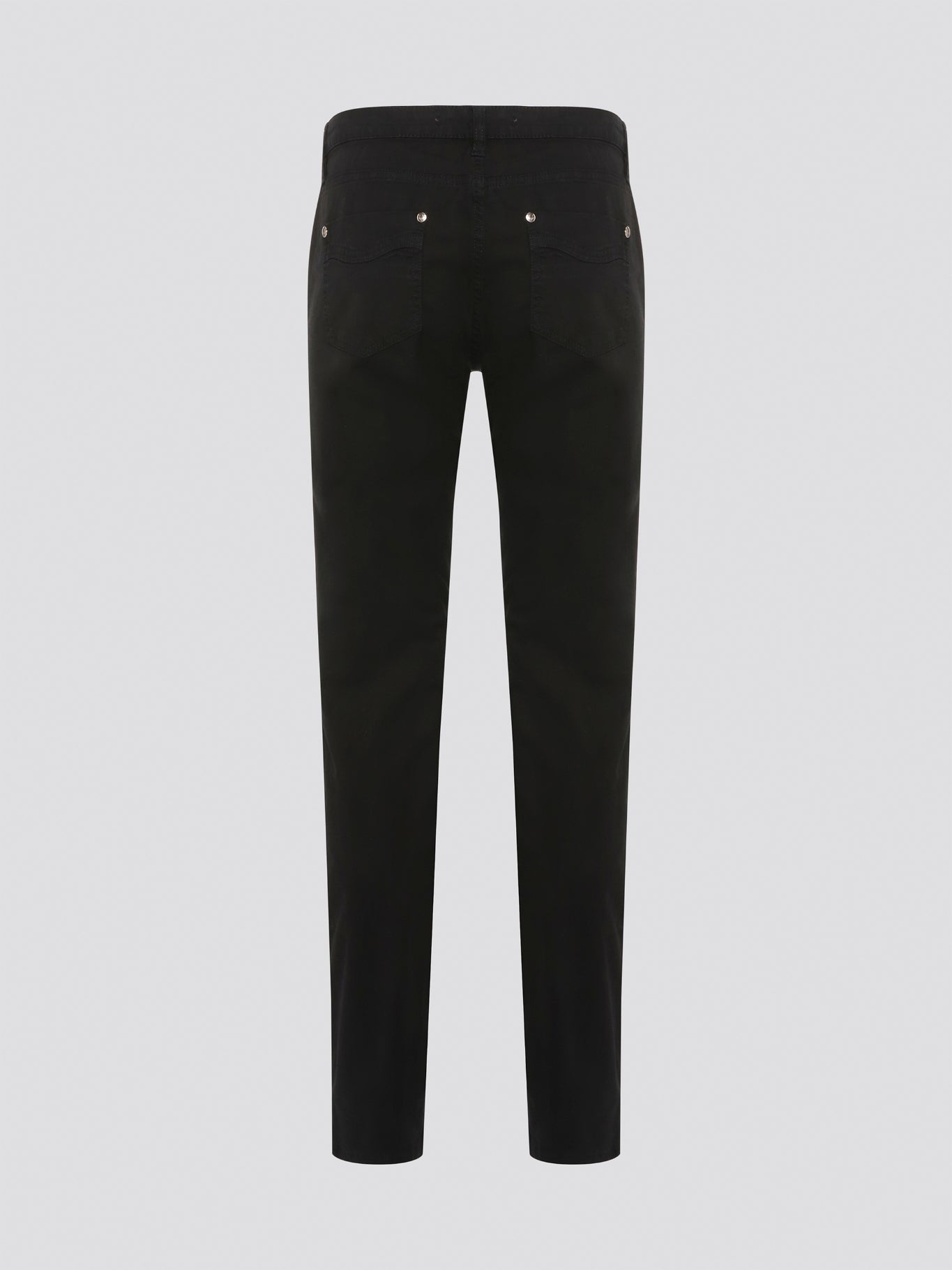 Step out in style with these sleek and versatile Black Skinny Fit Jeans from Roberto Cavalli. Made from premium quality denim, these jeans hug your curves in all the right places while offering unbeatable comfort. Whether dressed up with heels or down with sneakers, these jeans are a must-have for any fashion-forward wardrobe.