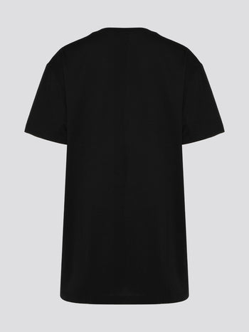 Step up your streetwear game with this Roberto Cavalli Black Logo Print Oversized T-Shirt. Emblazoned with the brand's iconic logo in a bold graphic print, this tee is sure to make a statement wherever you go. The oversized fit adds a touch of urban edge, perfect for pairing with your favorite jeans or joggers for a stylish yet comfortable look.