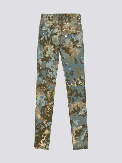 Step into style with our Camo Skinny Fit Denim Jeans from Met Injeans! These jeans are designed to make a statement with their unique camouflage print, while still maintaining a sleek and flattering fit. Perfect for those looking to add a trendy edge to their wardrobe, these jeans are a must-have for any fashion-forward individual.