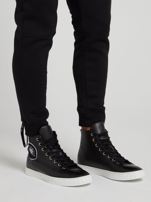 Черные высокие кроссовки с логотипом