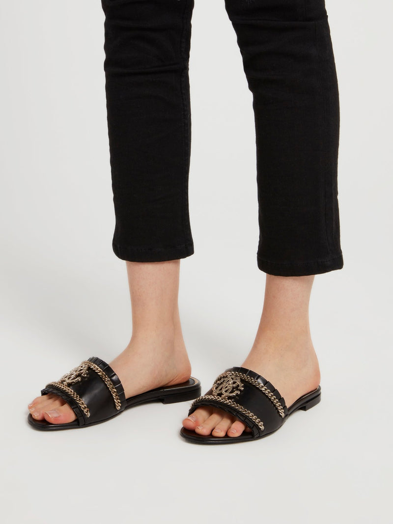 Черные сандалии с цепочкой