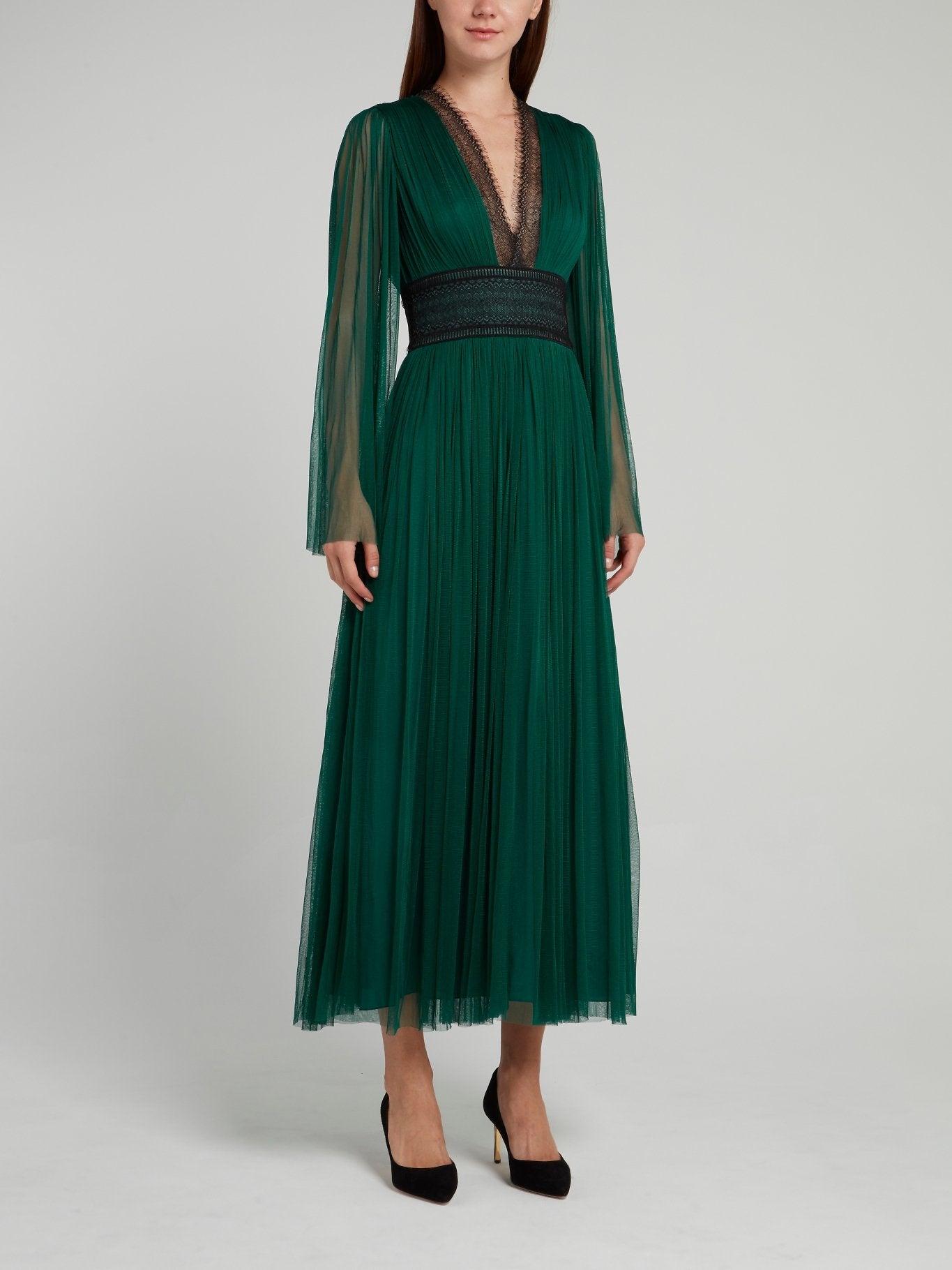 Зеленое платье-миди из тюля с кружевной вставкой