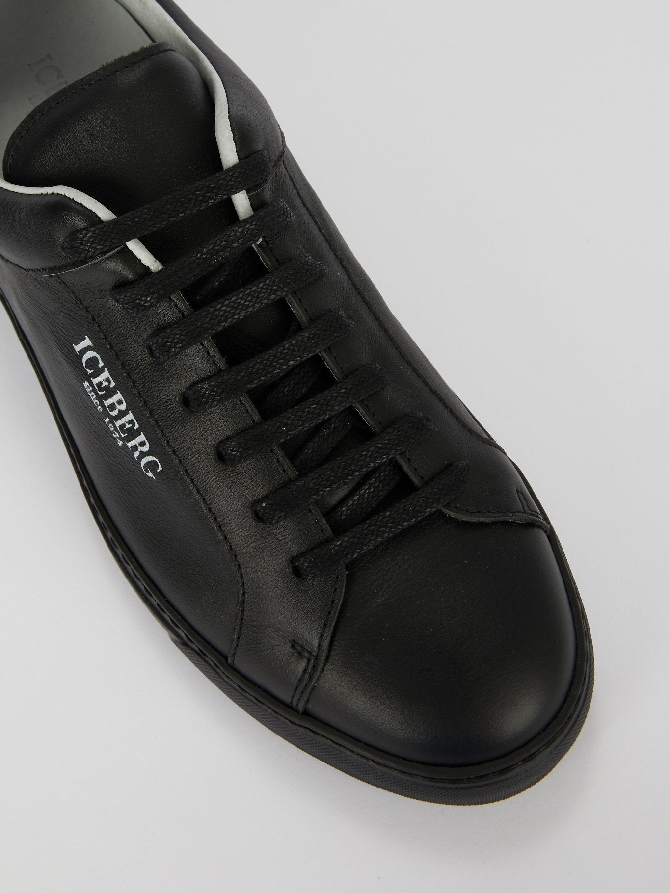 Черные классические кожаные кроссовки с логотипом