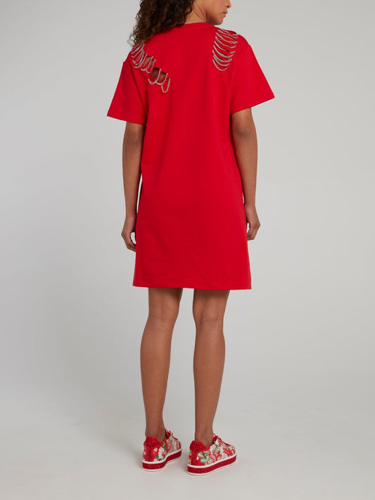 Красное платье-футболка с декором в виде цепочек