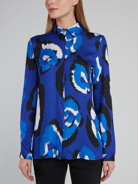 Синяя блузка с длинными рукавами и леопардовым принтом