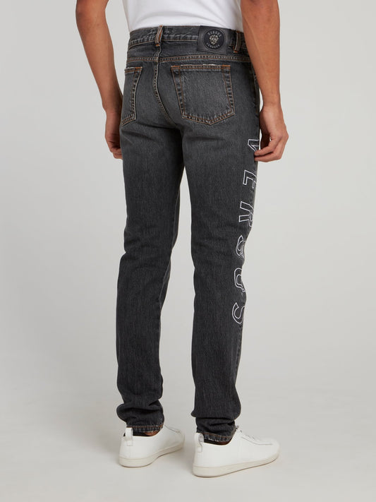 Серые джинсы с логотипом