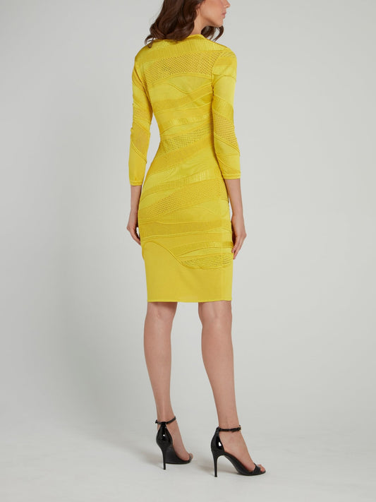 Платье-футляр с кружевными вставками цвета шартрёз