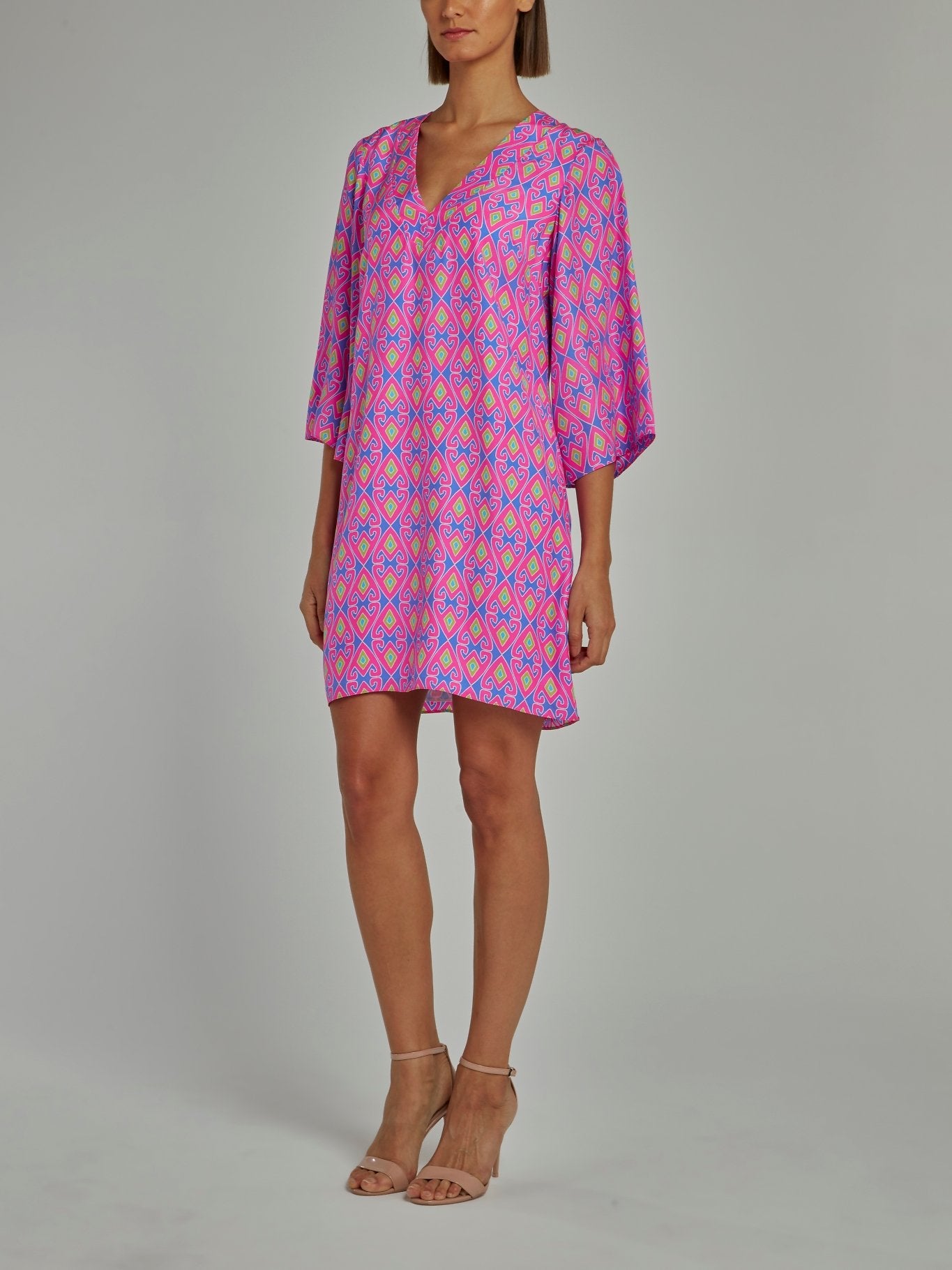 Фиолетовое платье-шифт с рукавами колокол