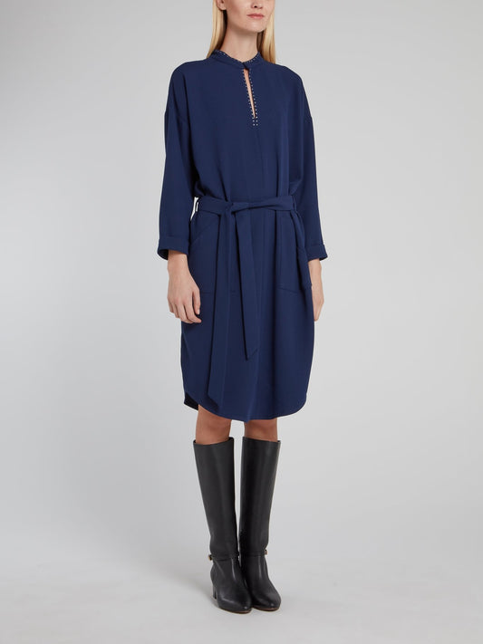 Темно-синее платье-миди с поясом и вырезом "замочная скважина"