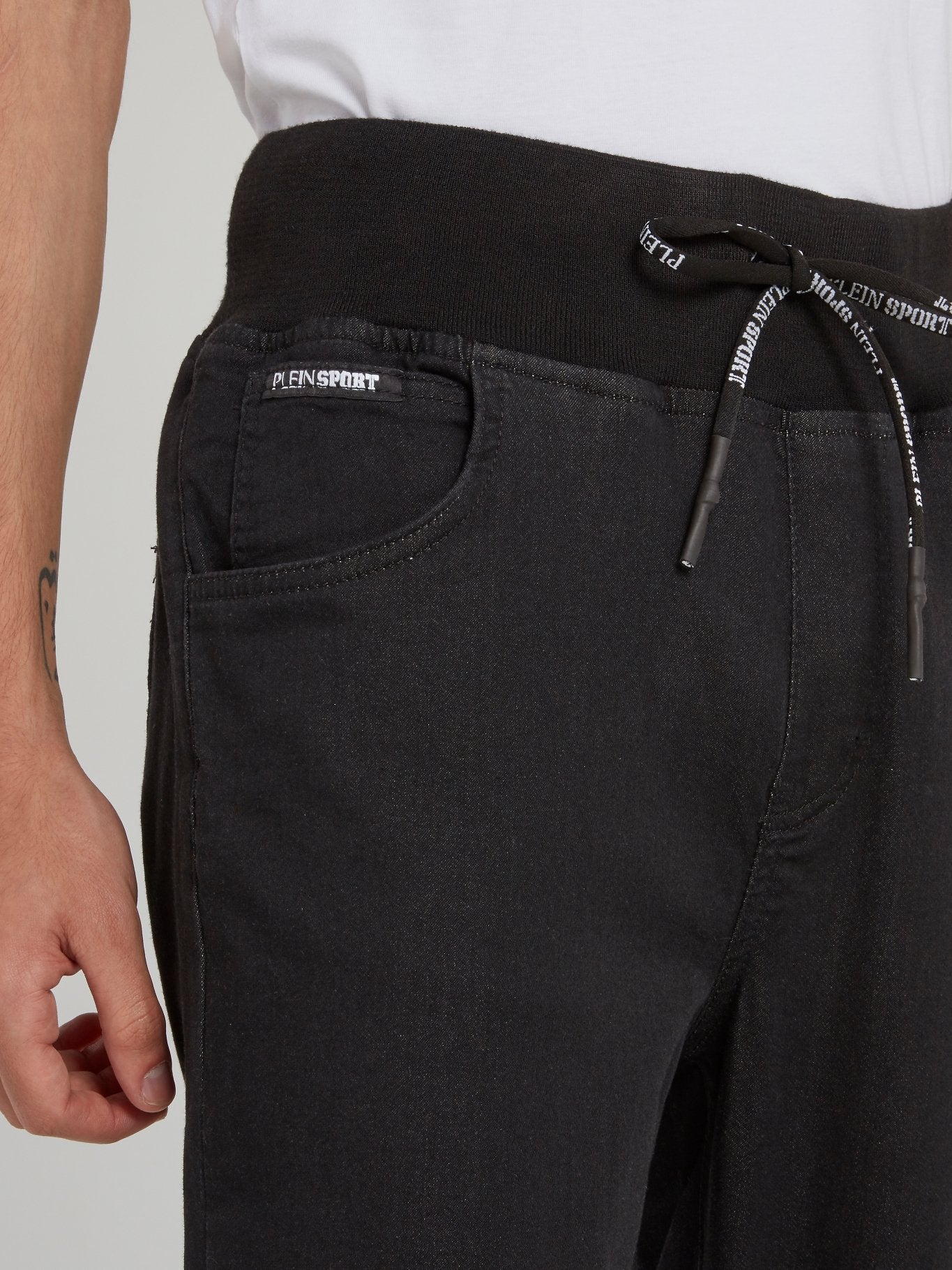 Черные спортивные брюки с поясом в рубчик