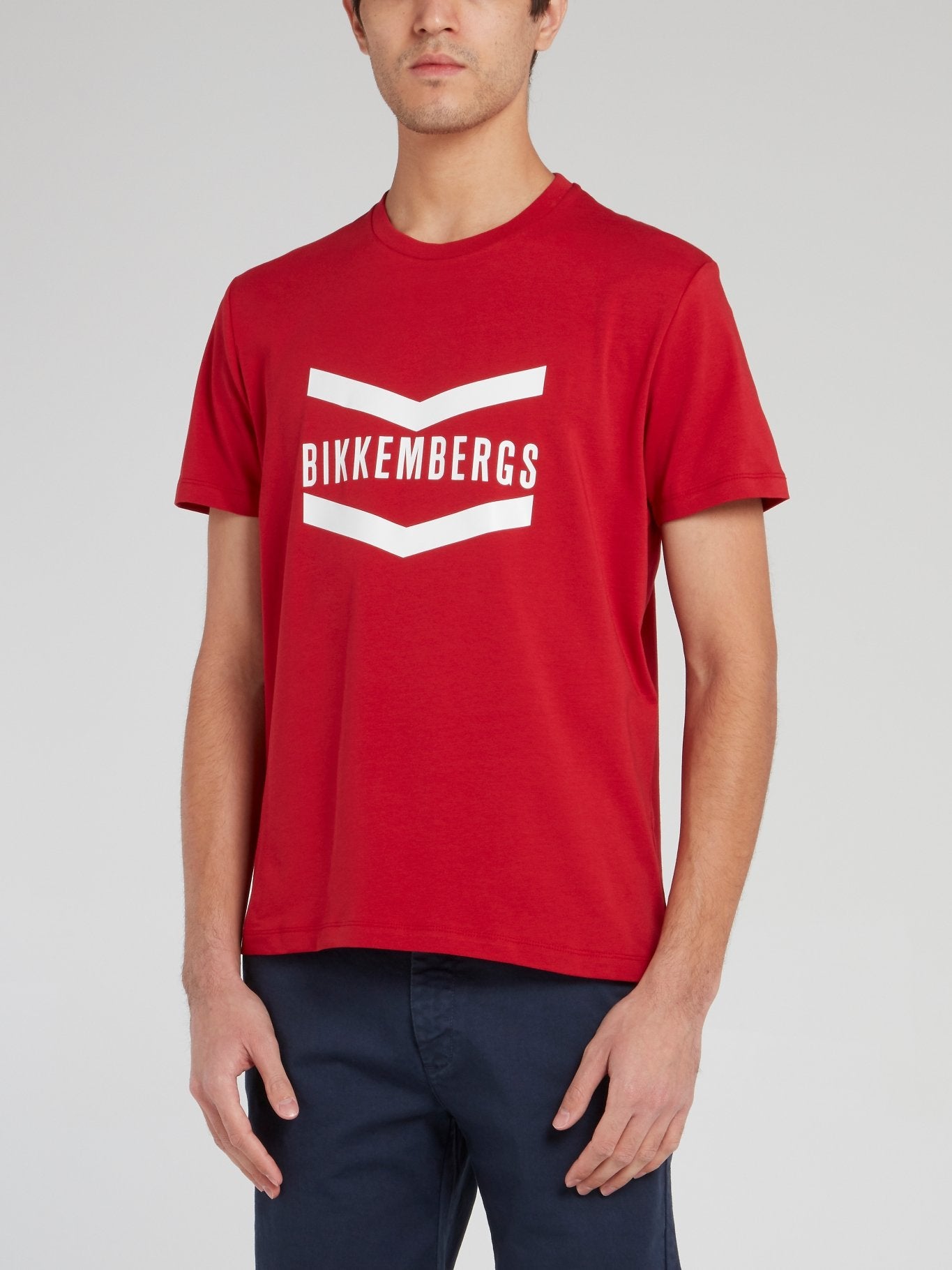 Красная свободная футболка с логотипом