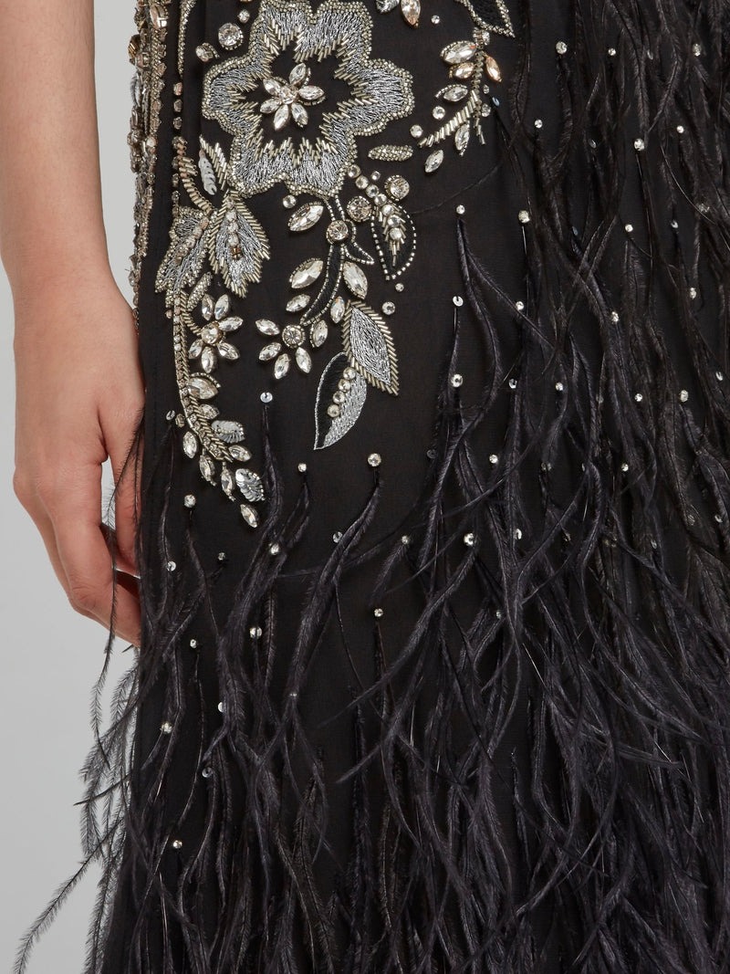 Платье-макси с отделкой в стиле барокко и перьями