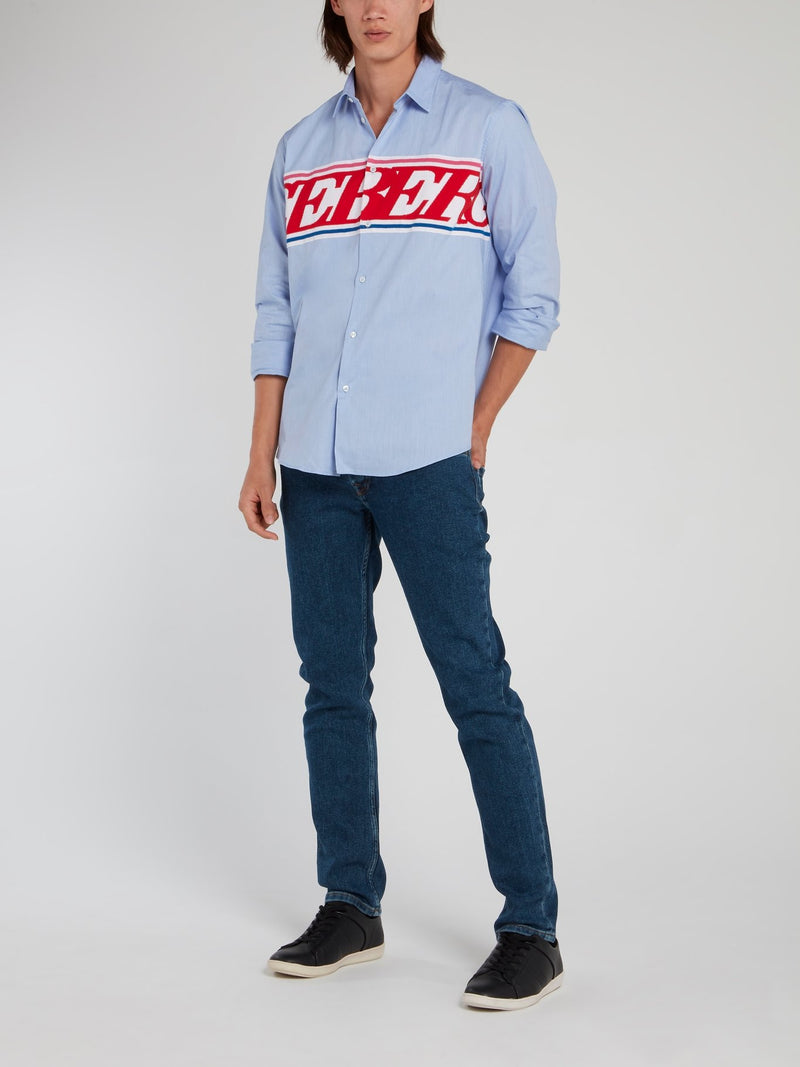 Светло-голубая рубашка с длинными рукавами и логотипом