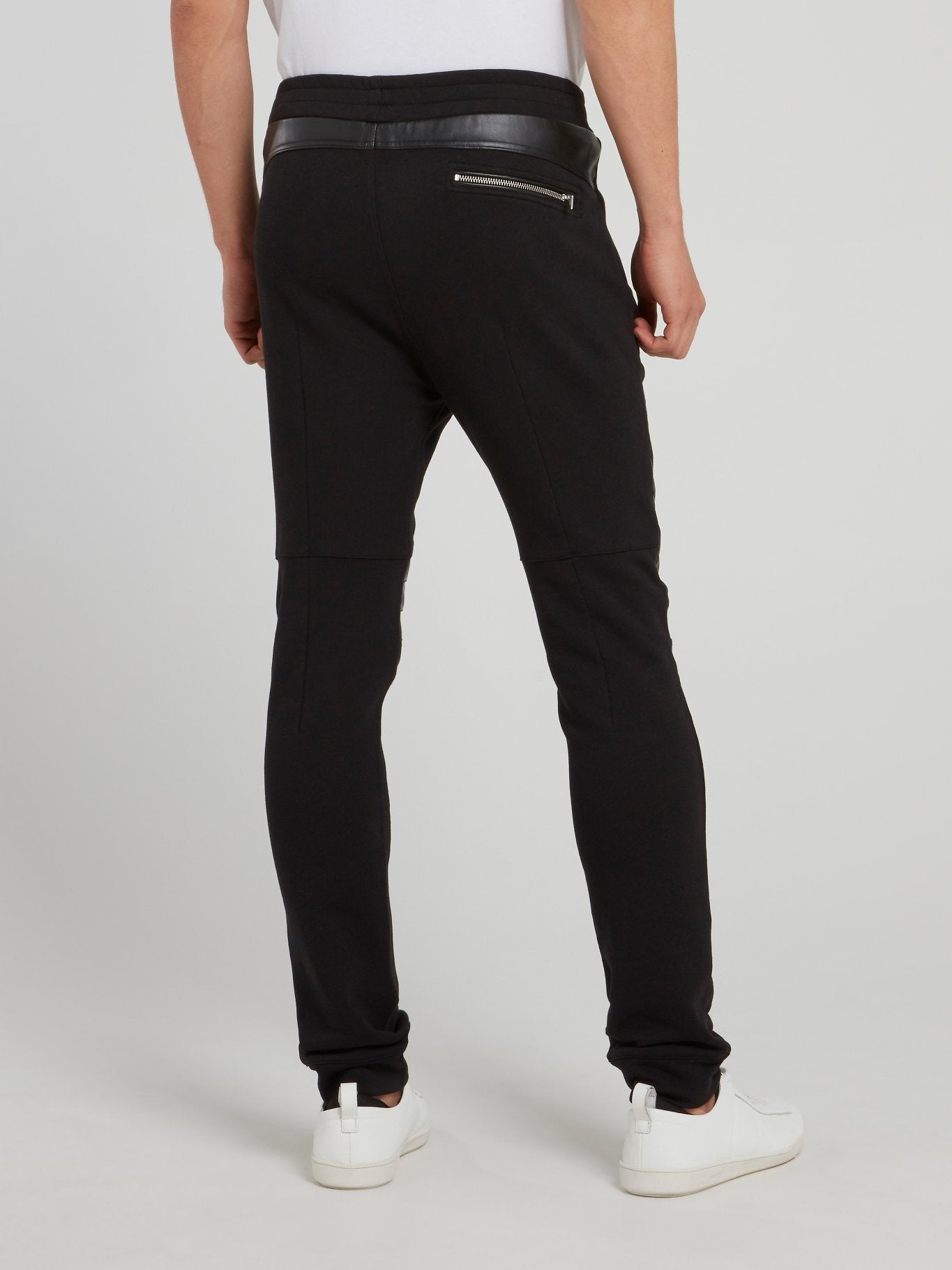 Черные кожаные брюки со вставками на коленях