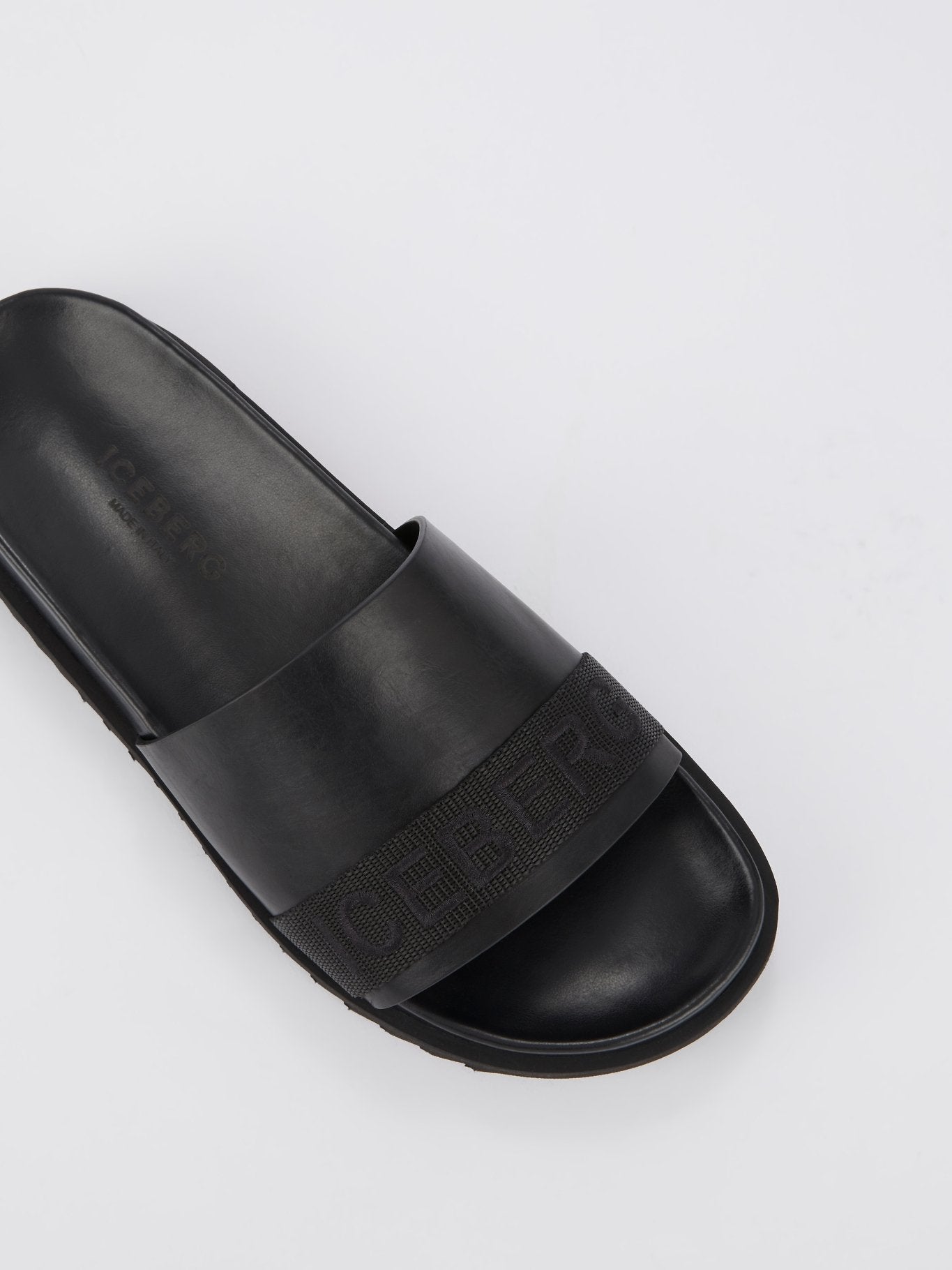 Черные сандалии с логотипом