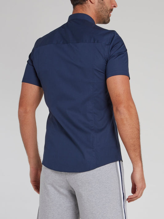 Темно-синяя рубашка на пуговицах с логотипом
