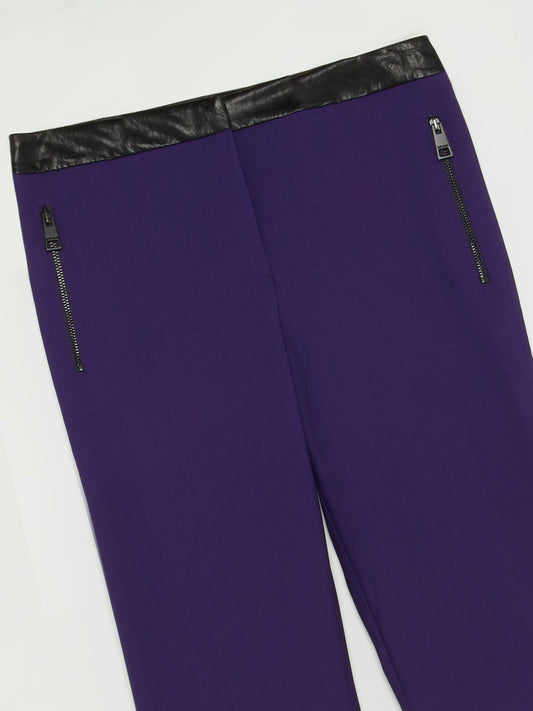 Фиолетовые кожаные брюки на резинке с легким клешем