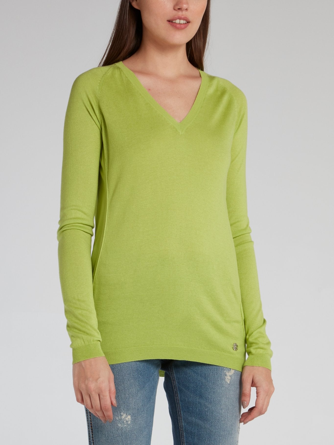 Зеленый трикотажный пуловер с V-образным вырезом