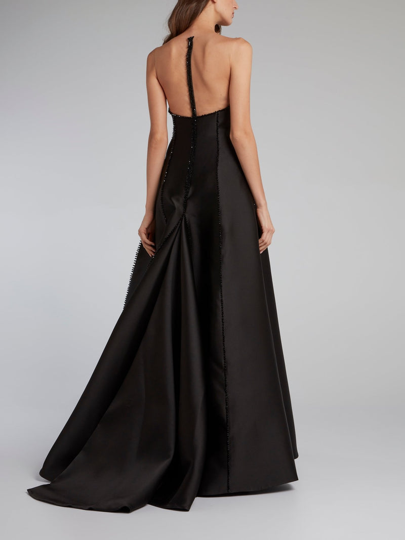 Черное платье-макси с открытыми плечами