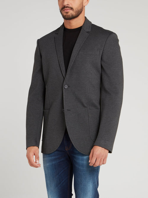Серый пиджак с полоской на спине