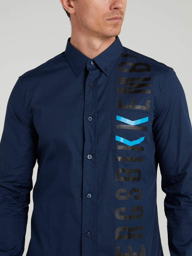 Темно-синяя рубашка с вертикальным логотипом
