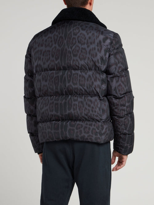 Теплая куртка с леопардовым принтом и меховым воротником