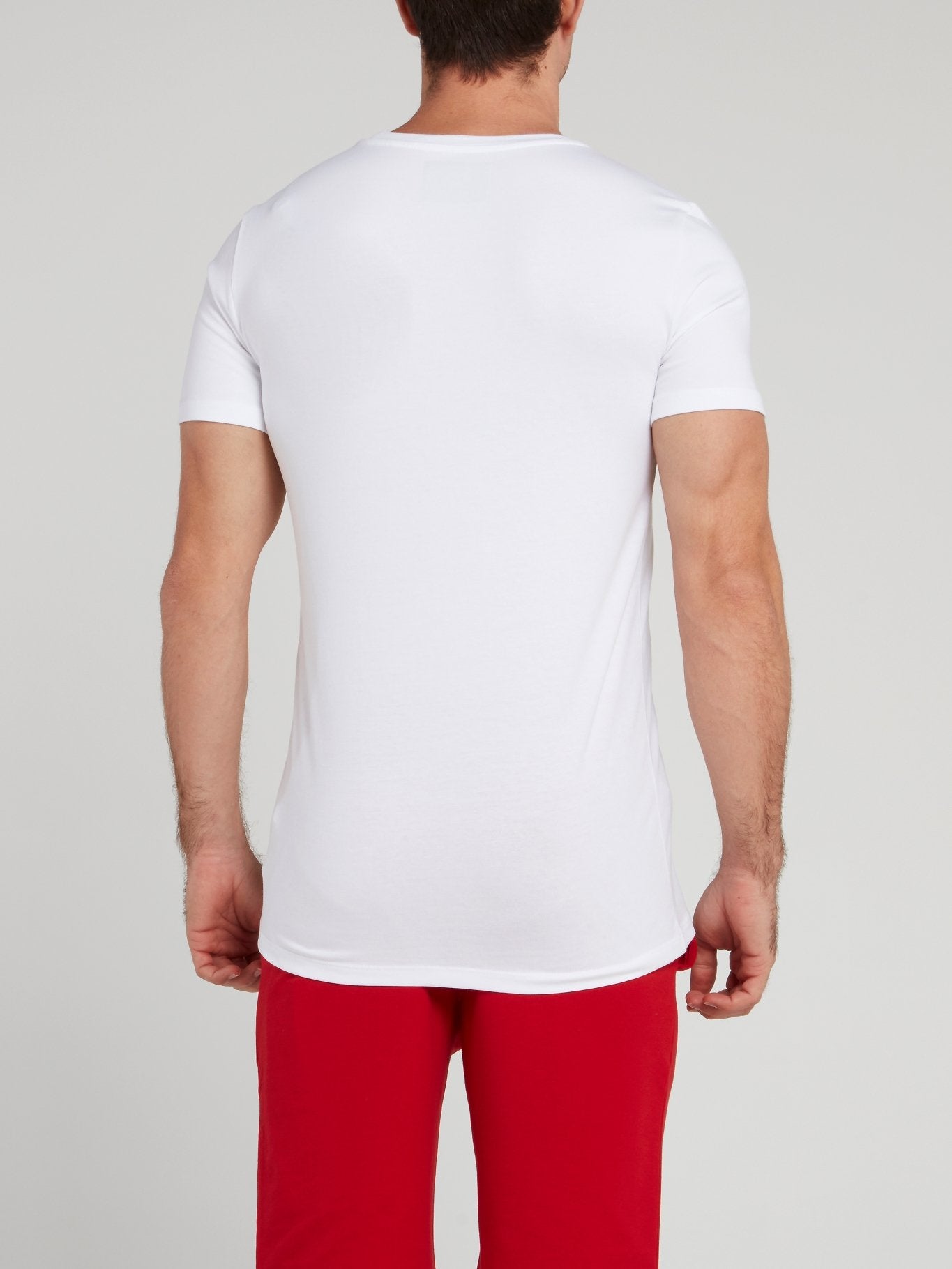 Классическая белая футболка с логотипом