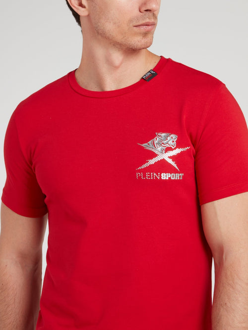 Классическая красная футболка с логотипом