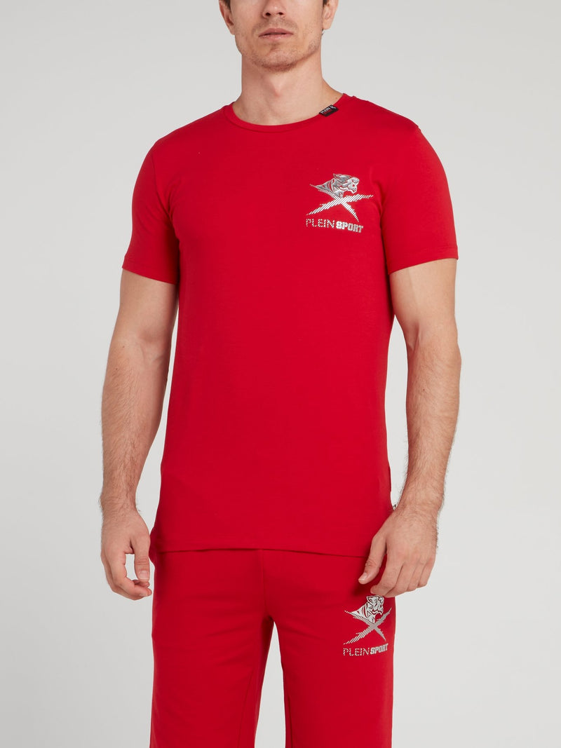 Классическая красная футболка с логотипом