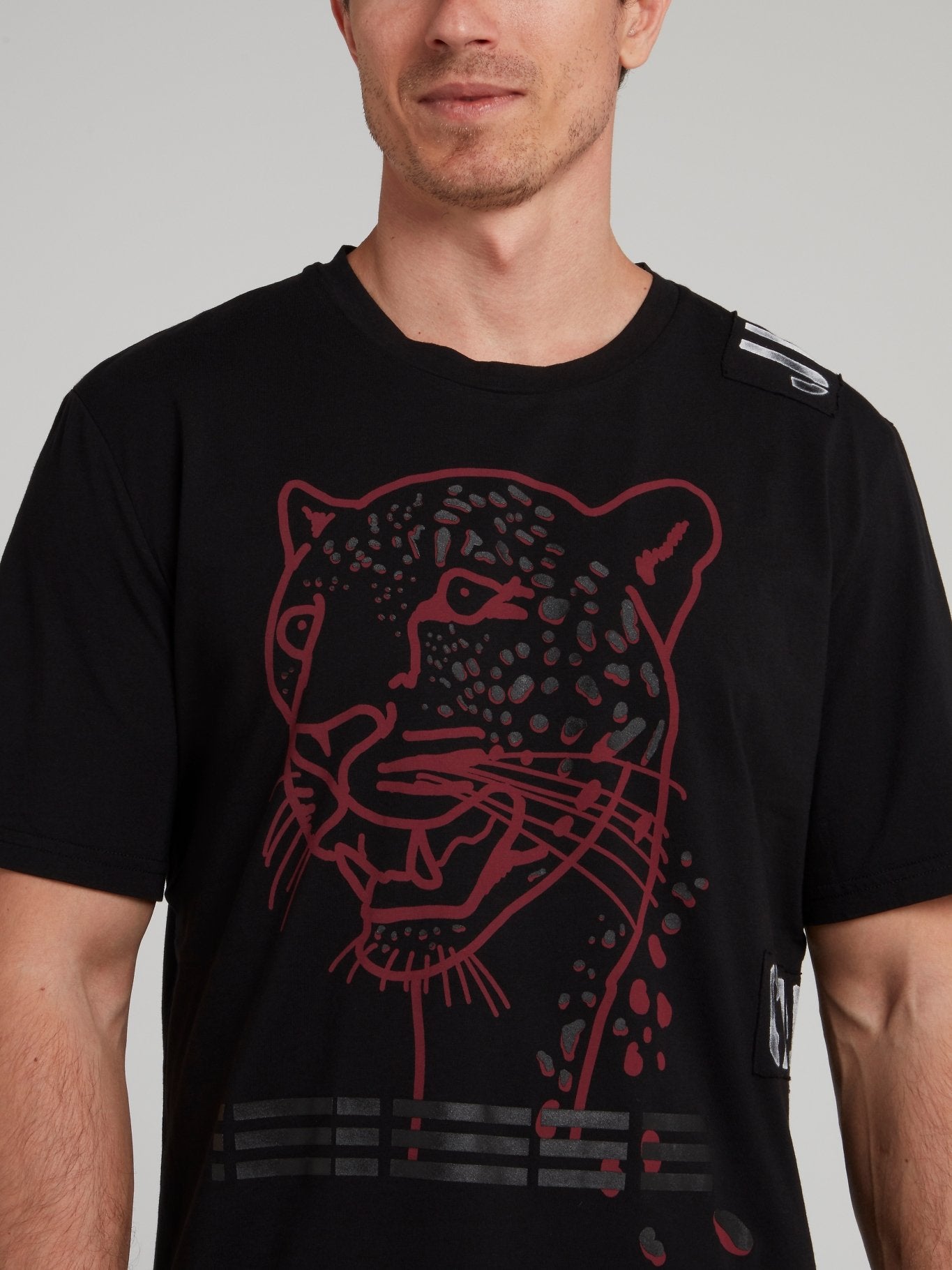 Черная хлопковая футболка с изображением леопарда