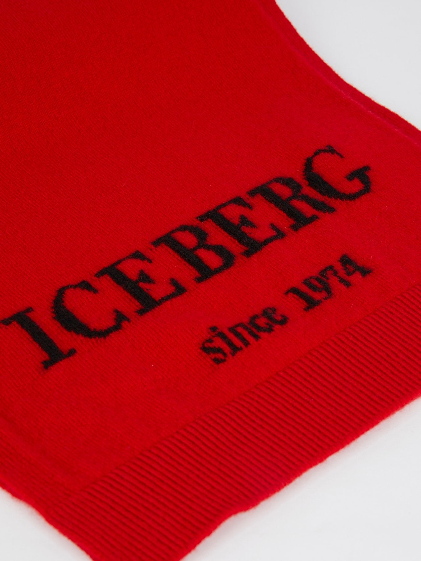 Красный шарф из кашемира с логотипом